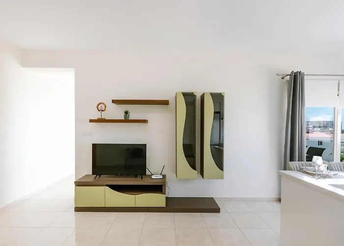 Modern 1 Bedroom Πάφος